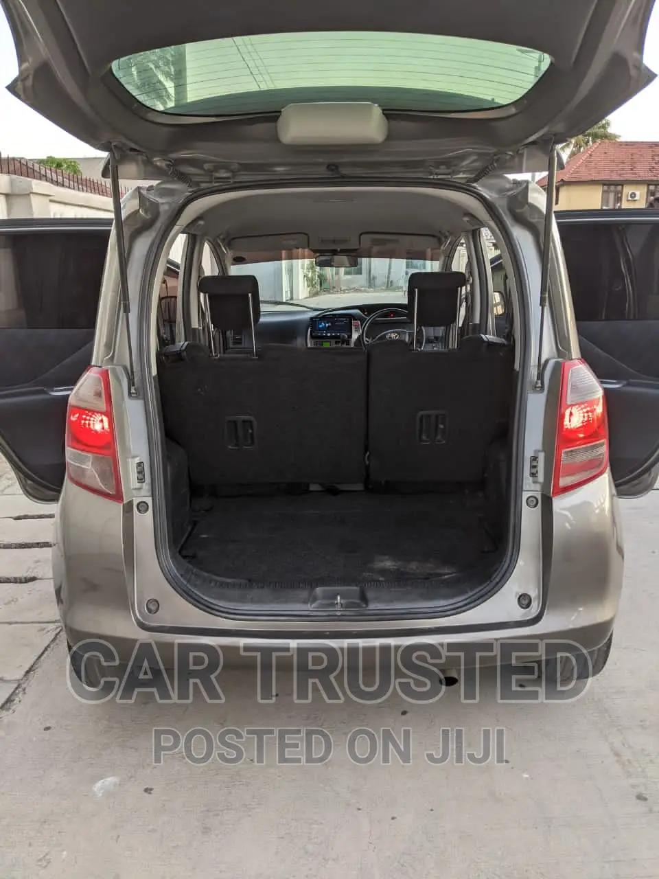 Toyota Ractis 1.5 AWD 2006 Gray