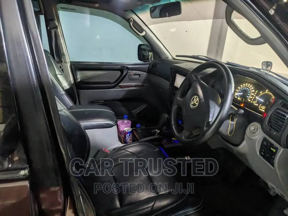 Toyota Land Cruiser HDJ 100 2000 Brown