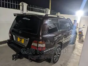 Toyota Land Cruiser HDJ 100 2000 Brown