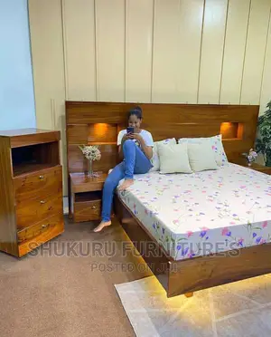 Kitanda Mbao Ngumu