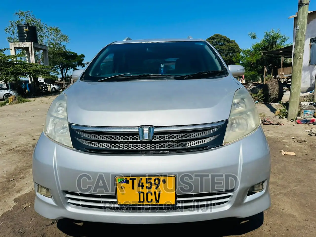Toyota ISIS 1.8 L 2005 Silver