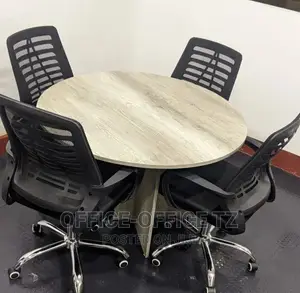 Round Table + Chairs
