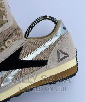 Mens Sneakers Reebok Brown