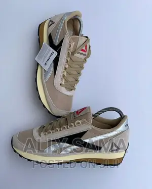 Mens Sneakers Reebok Brown