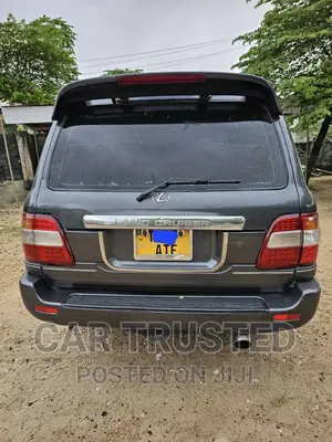 Toyota Land Cruiser HDJ 100 2001 Gray