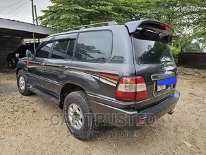 Toyota Land Cruiser HDJ 100 2001 Gray