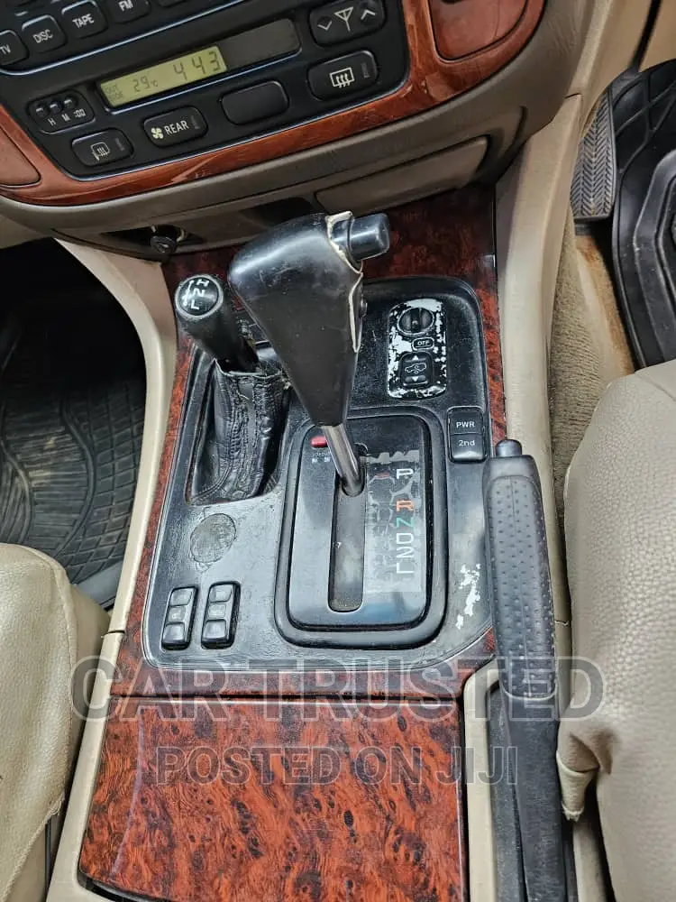 Toyota Land Cruiser HDJ 100 2001 Gray