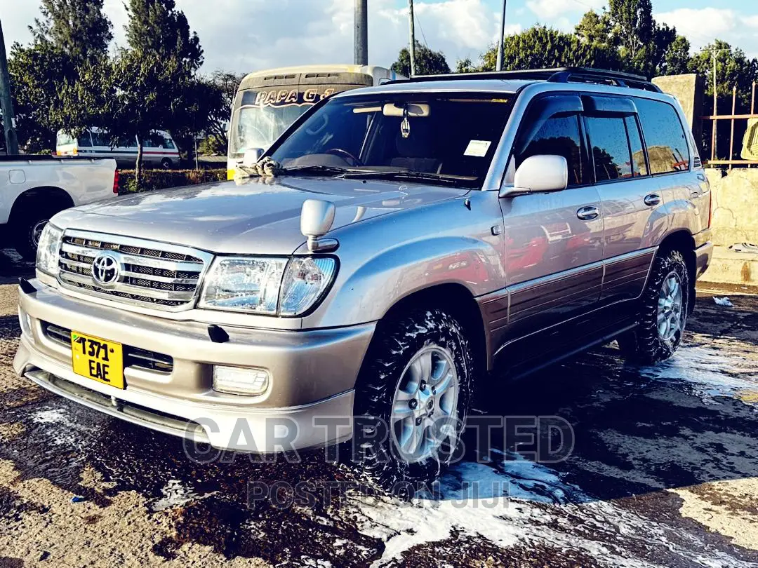 Toyota Land Cruiser HDJ 100 2003 Silver