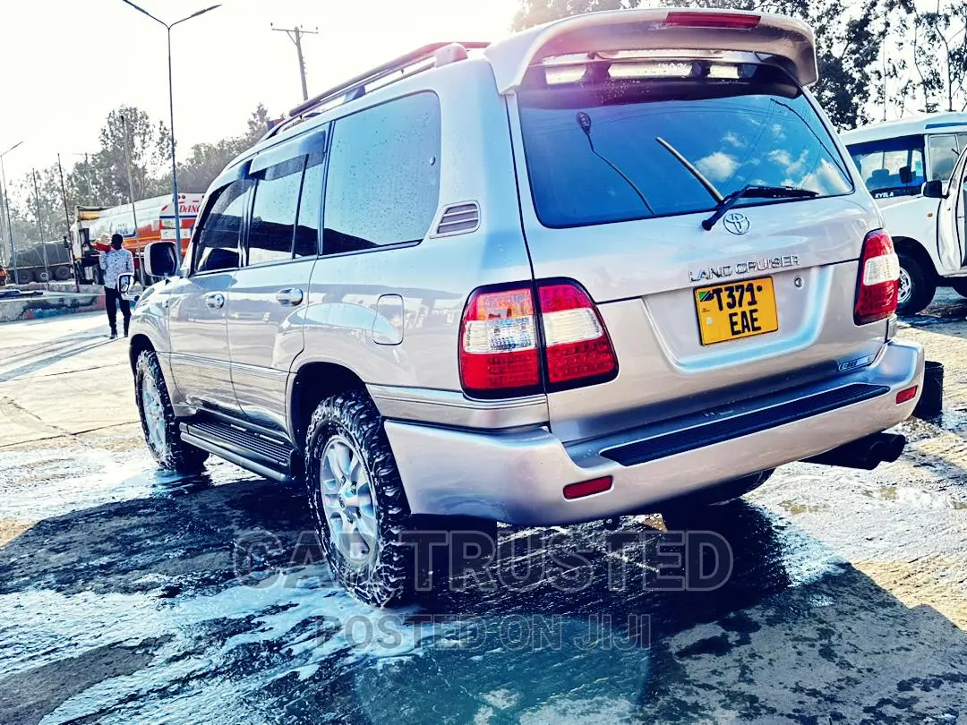 Toyota Land Cruiser HDJ 100 2003 Silver