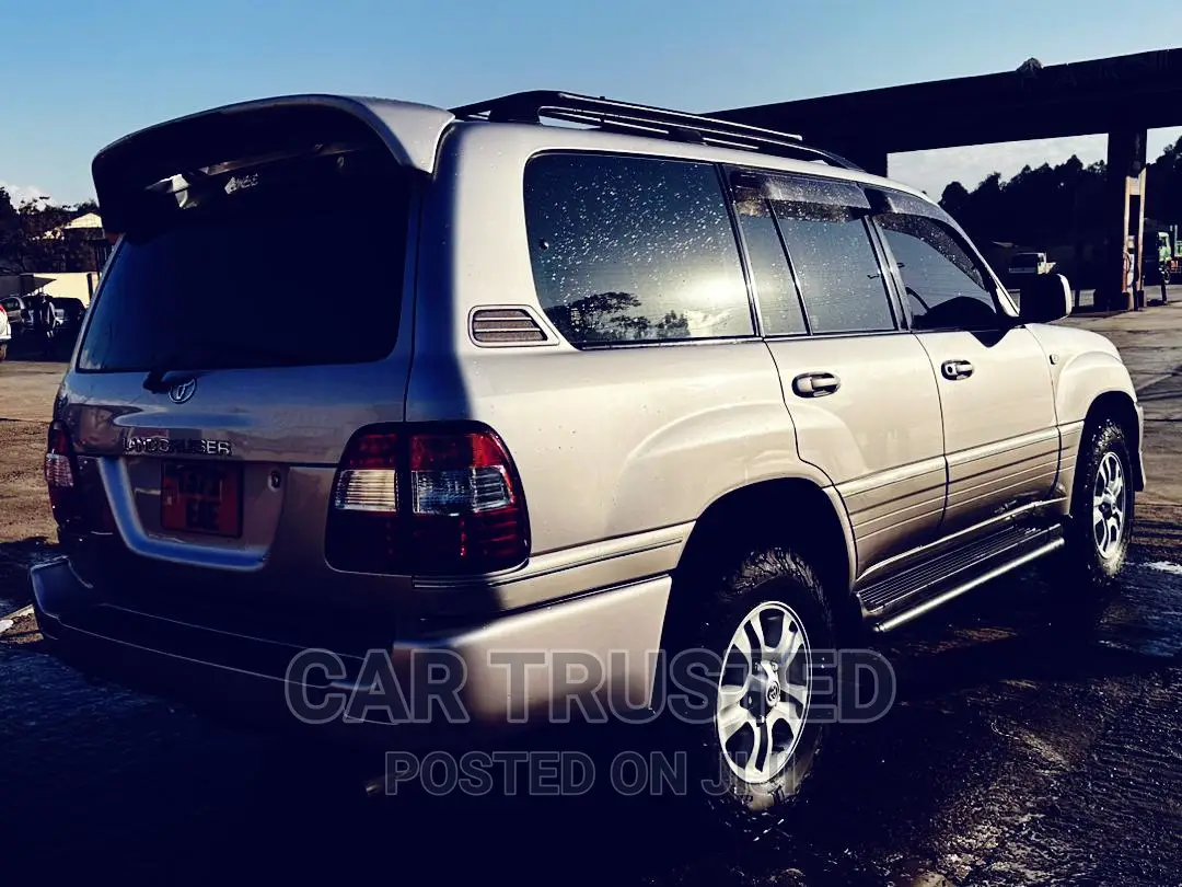 Toyota Land Cruiser HDJ 100 2003 Silver