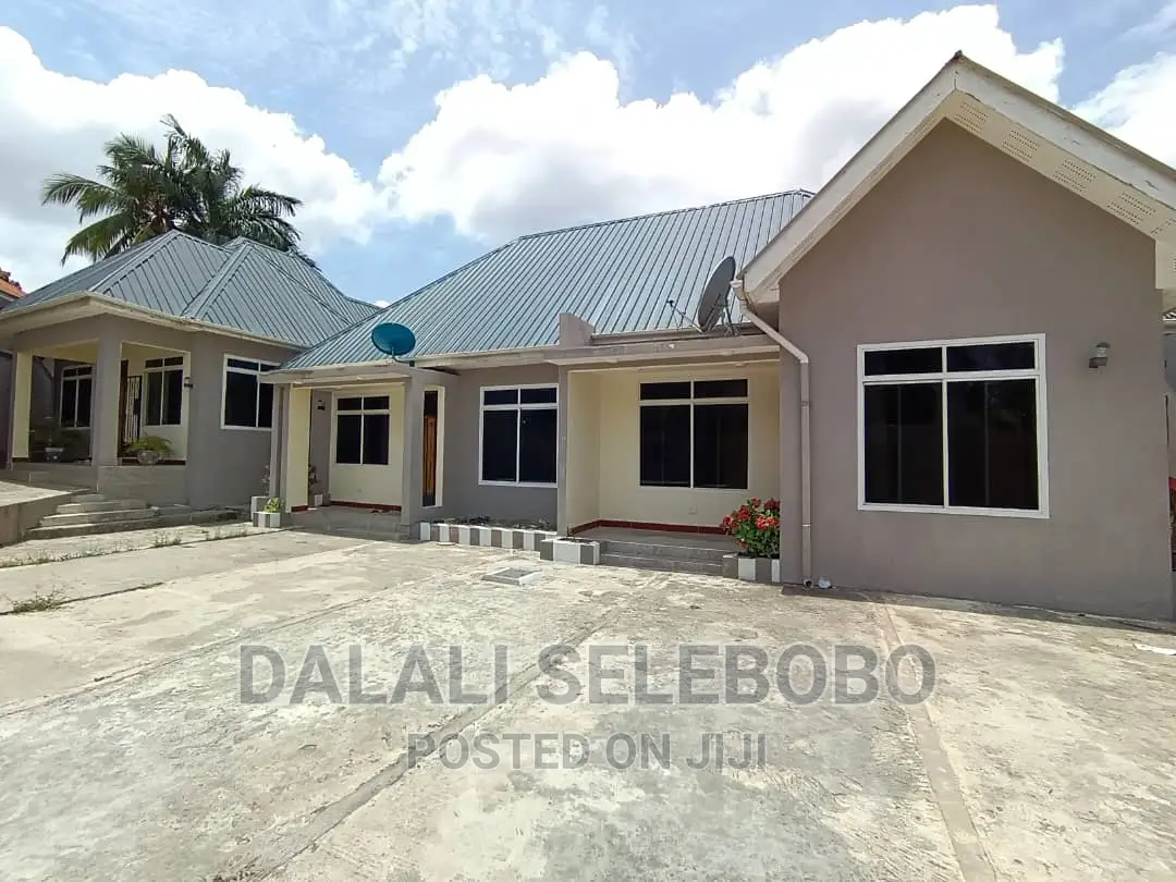 2bdrm Farm House in Mbezi Makabe for rent
