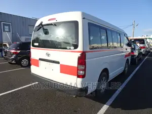 Toyota HiAce 2010 White