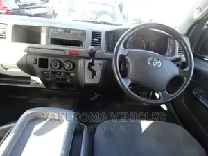 Toyota HiAce 2010 White