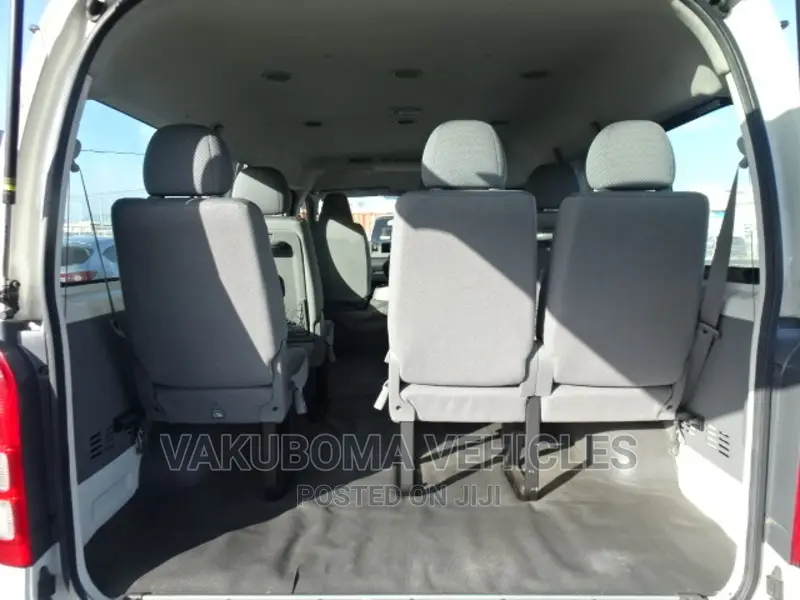 Toyota HiAce 2010 White