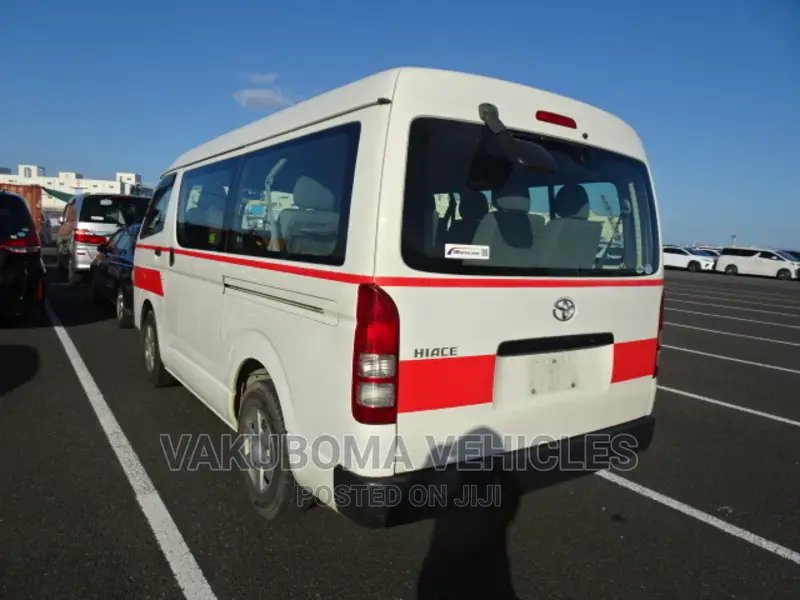 Toyota HiAce 2010 White