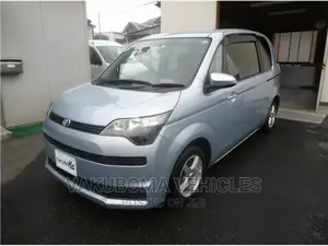 Toyota Spade 2013 Blue