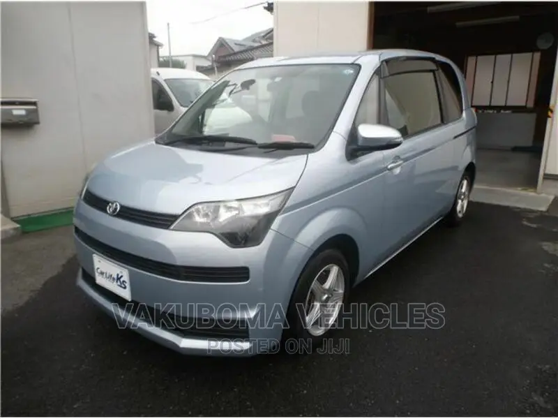 Toyota Spade 2013 Blue