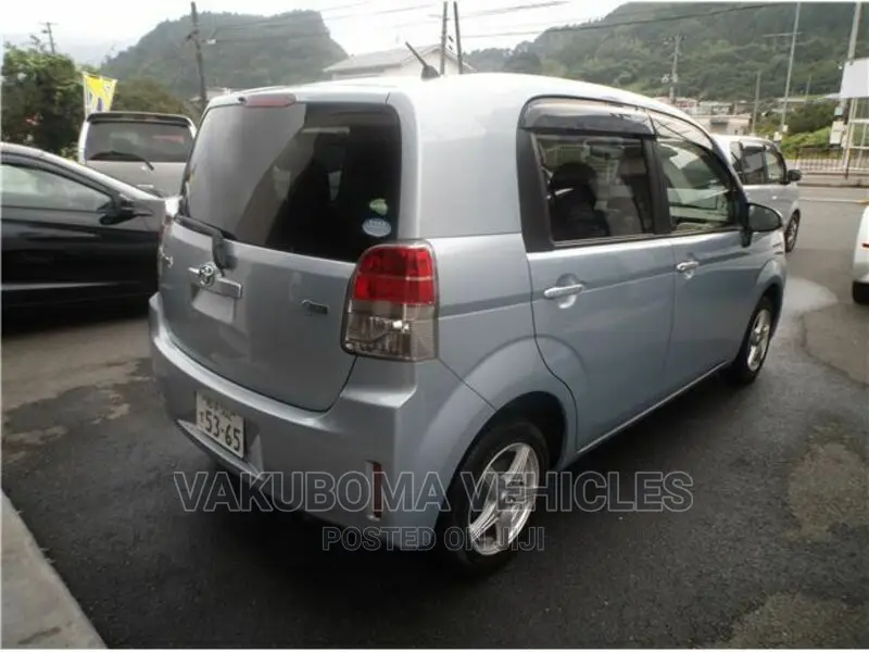 Toyota Spade 2013 Blue