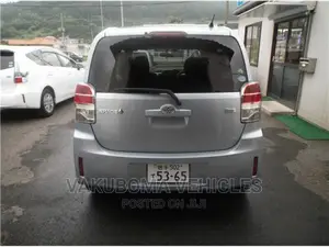 Toyota Spade 2013 Blue