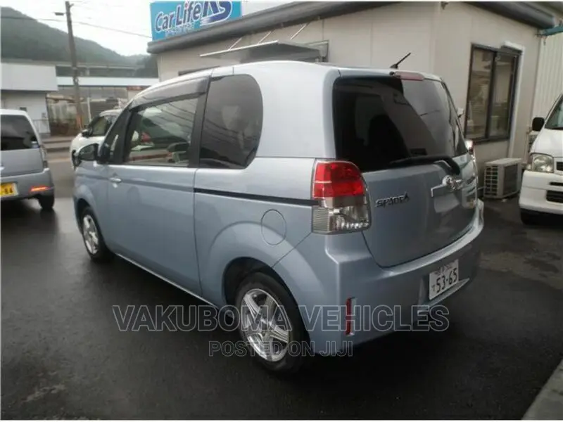 Toyota Spade 2013 Blue