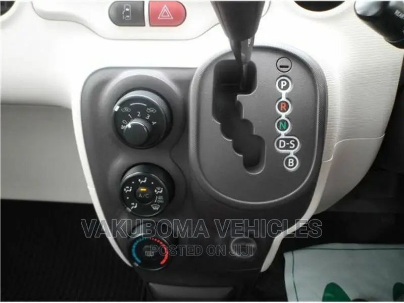 Toyota Spade 2013 Blue