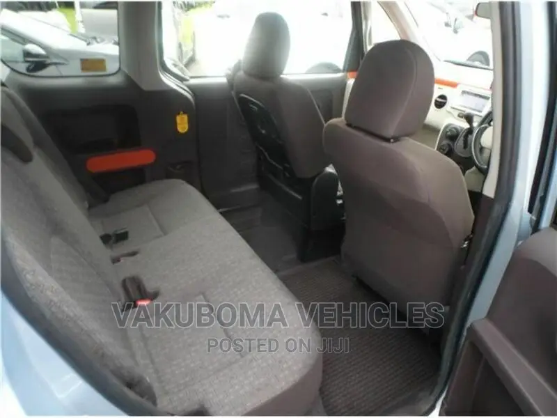 Toyota Spade 2013 Blue