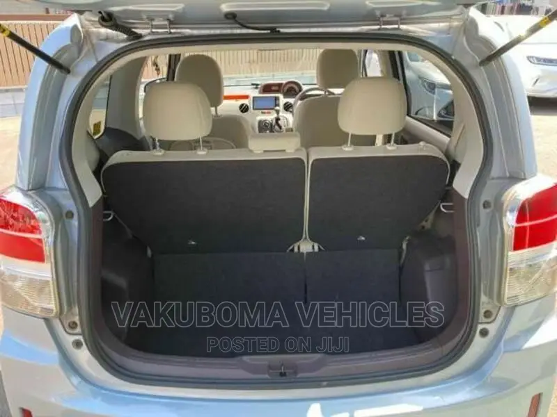Toyota Spade 2012 Blue