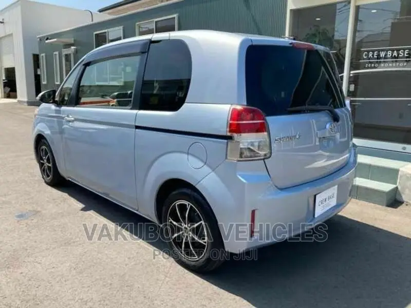 Toyota Spade 2012 Blue