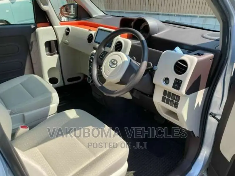 Toyota Spade 2012 Blue
