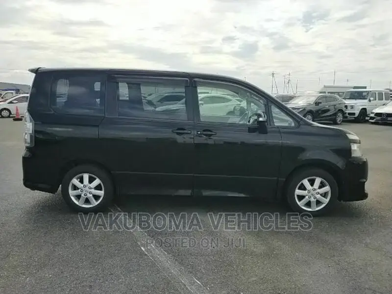 Toyota Voxy 2010 Black