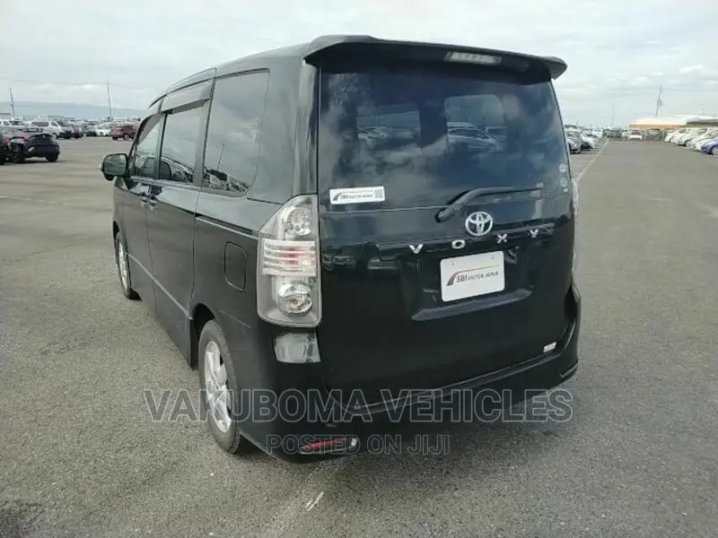 Toyota Voxy 2010 Black