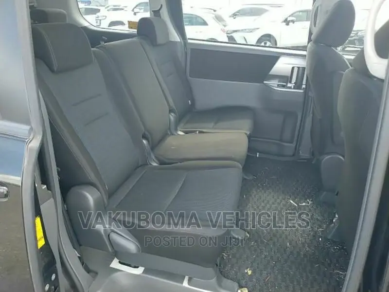 Toyota Voxy 2010 Black