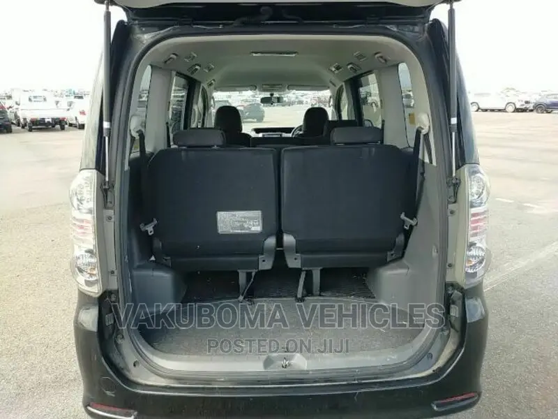 Toyota Voxy 2010 Black