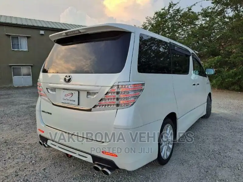 Toyota Vellfire 2009 White