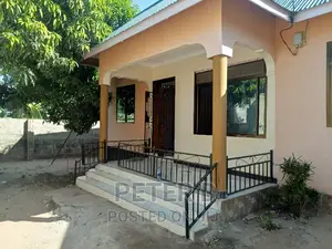 Photo - 3bdrm Apartment in Kimara for rent