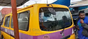 Nissan Vanette 2000 Yellow