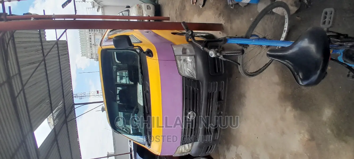 Nissan Vanette 2000 Yellow