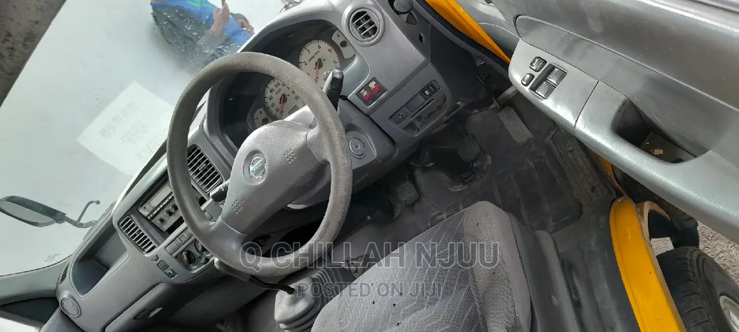 Nissan Vanette 2000 Yellow