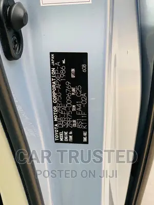 Toyota Noah 2.0 158hp AWD (7 Seater) 2012 Silver