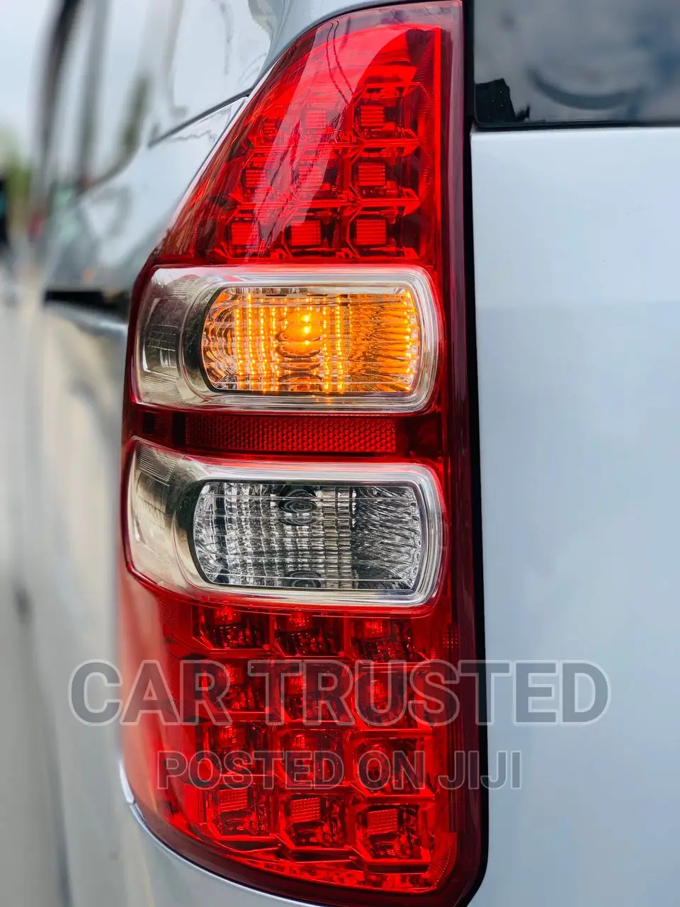 Toyota Noah 2.0 158hp AWD (7 Seater) 2012 Silver