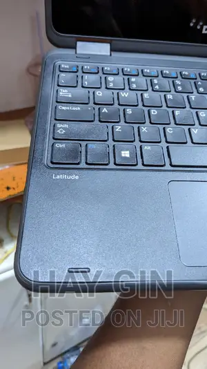 New Laptop Dell Latitude 3189 4GB Intel SSD 128GB