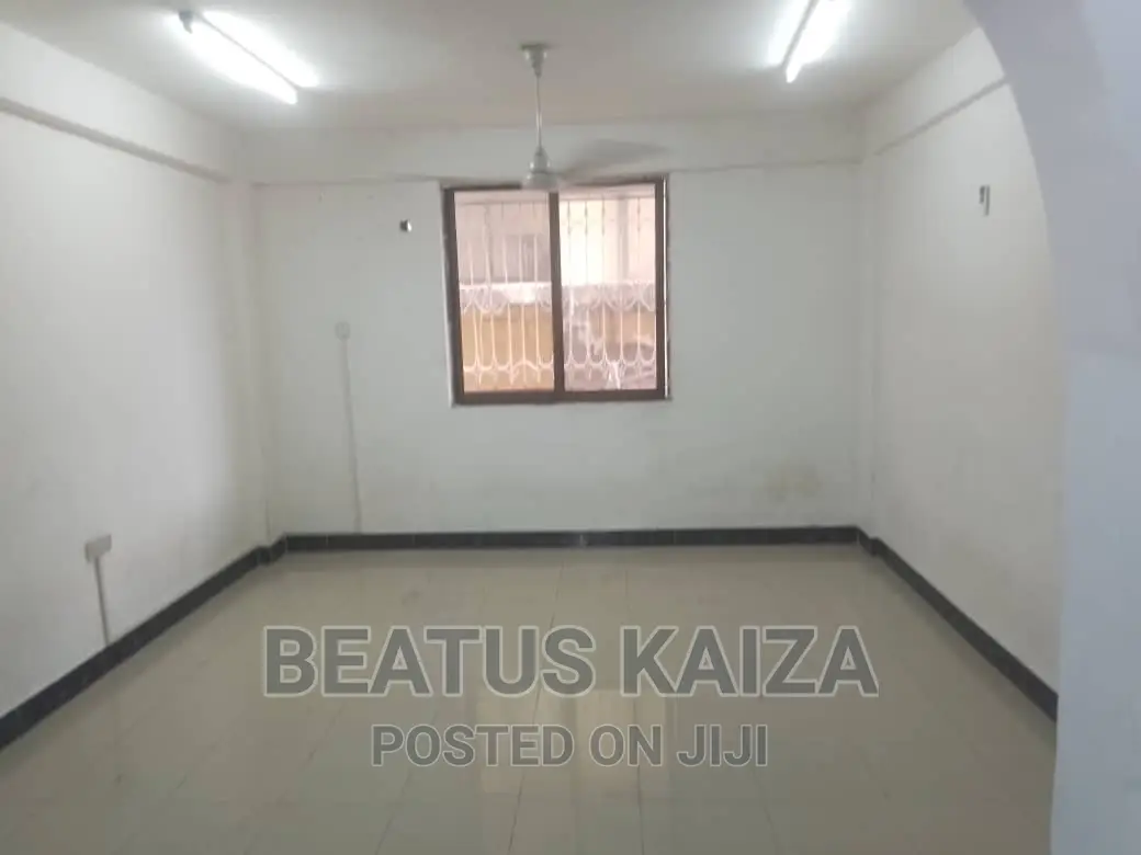 3bdrm Apartment in Kariakoo Madina for rent
