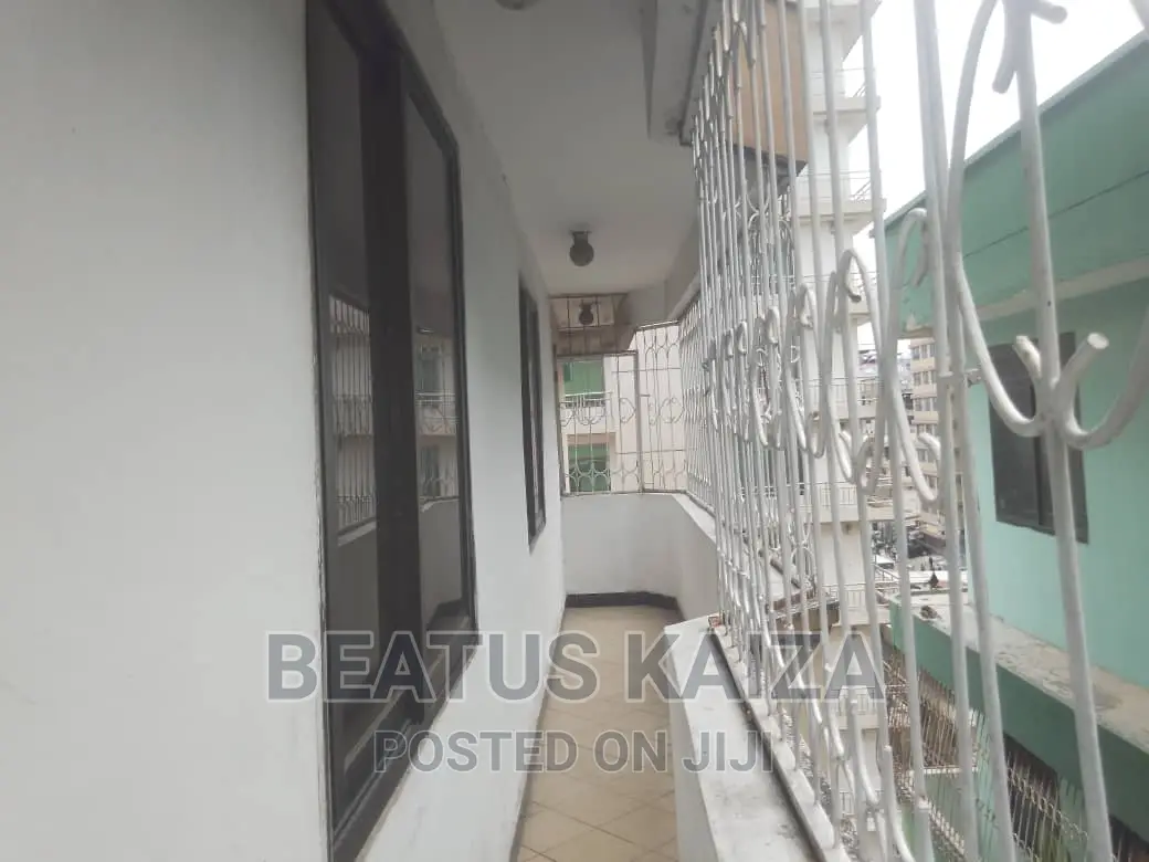 3bdrm Apartment in Kariakoo Madina for rent
