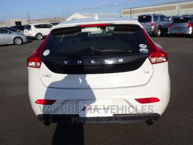 Volvo V40 2014 Pearl