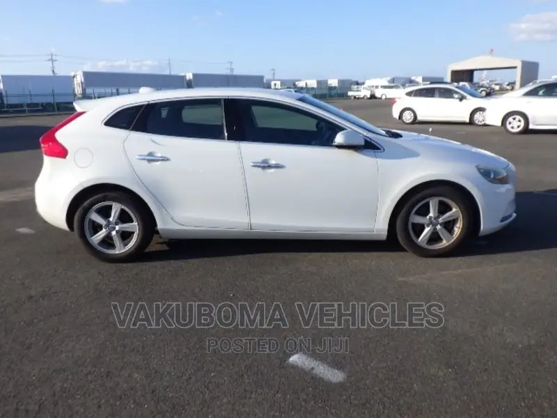 Volvo V40 2014 Pearl