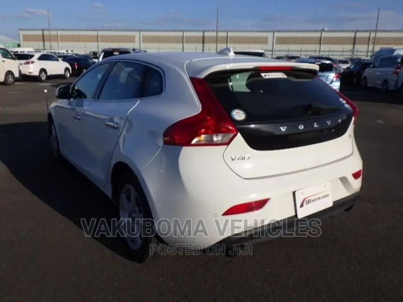 Volvo V40 2014 Pearl