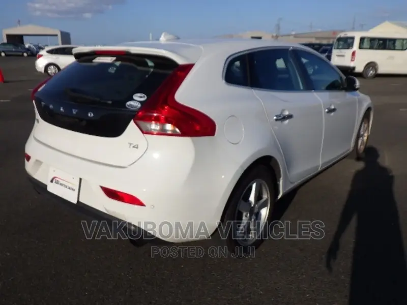 Volvo V40 2014 Pearl