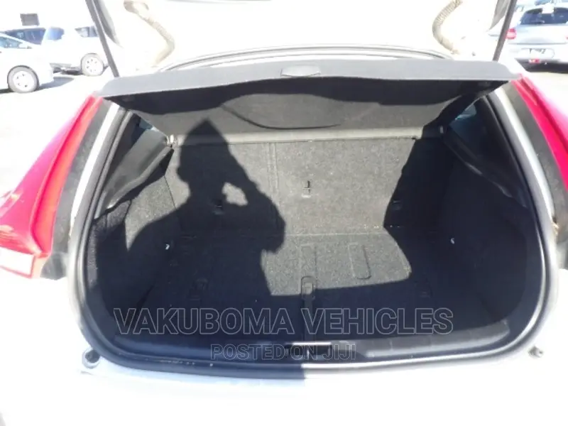 Volvo V40 2014 Pearl