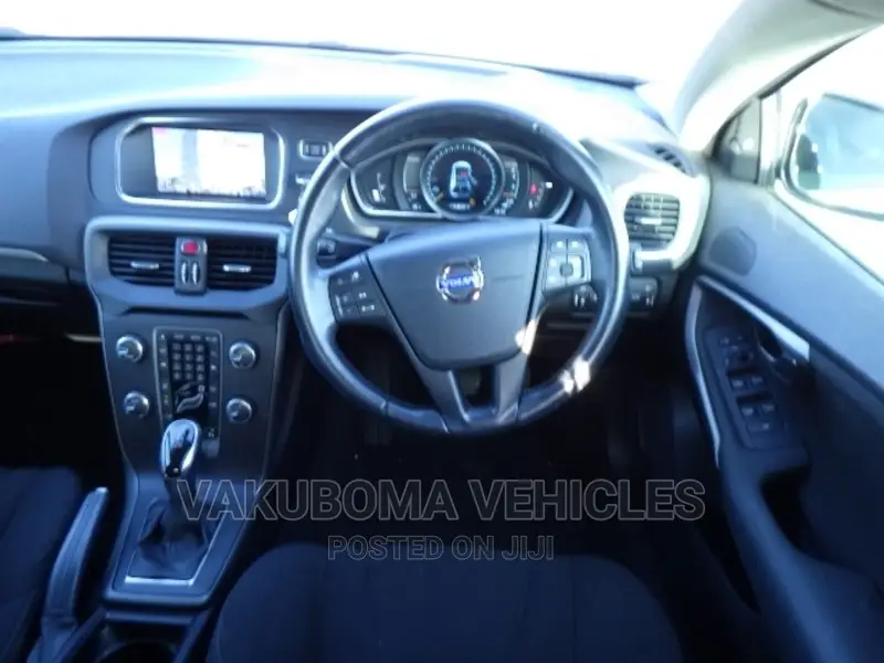 Volvo V40 2014 Pearl