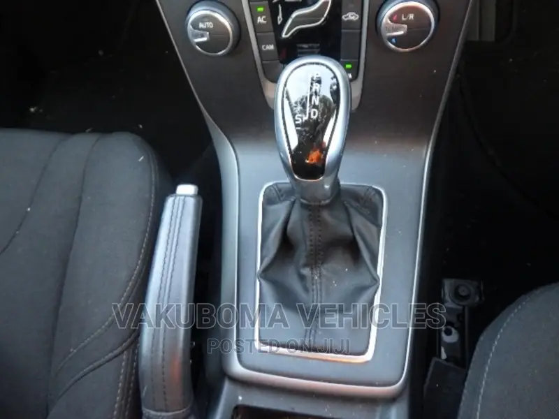 Volvo V40 2014 Pearl